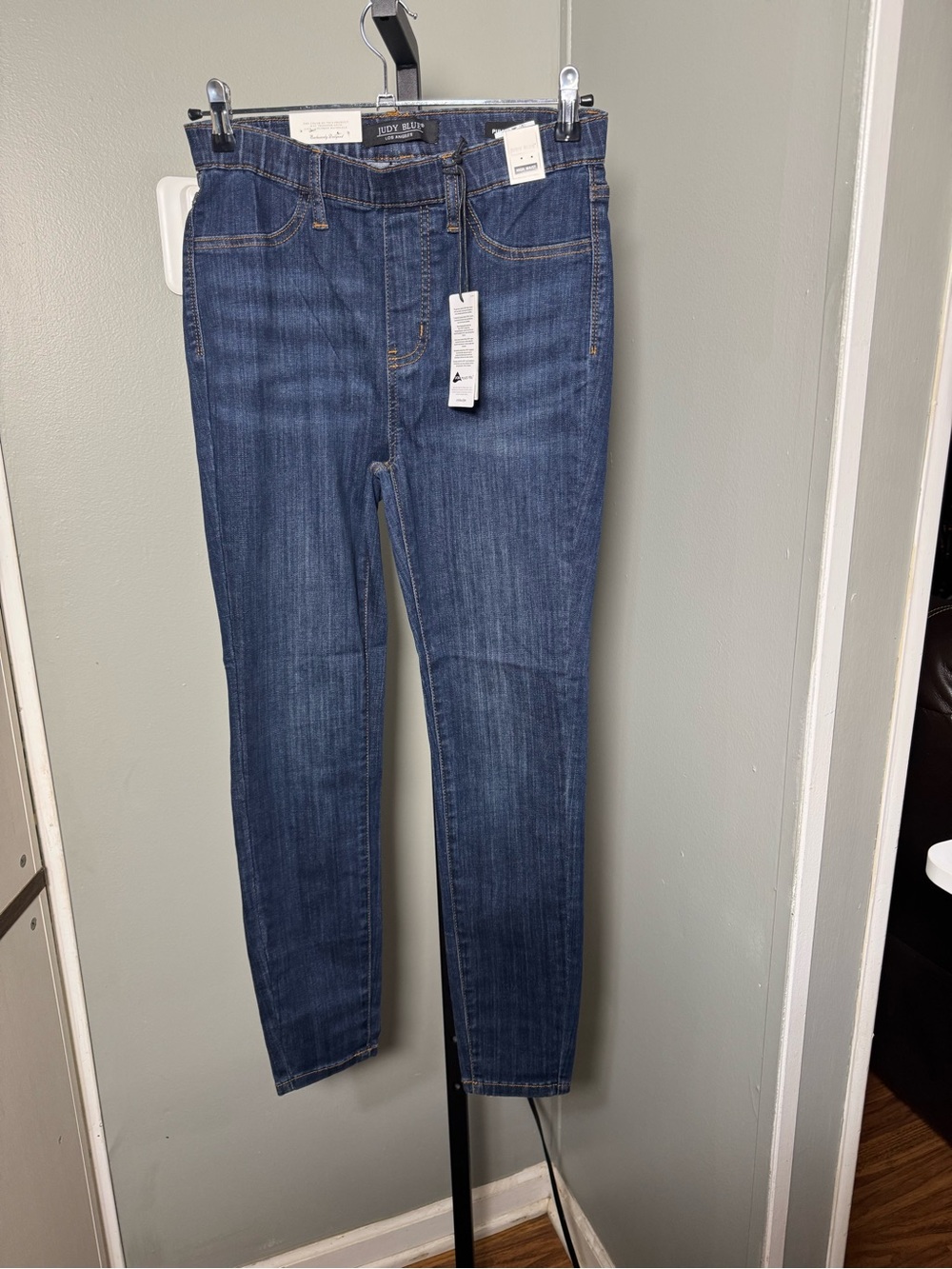 NWT Judy Blue Pull On  High-Rise Skinny Jeans - Dark Blue